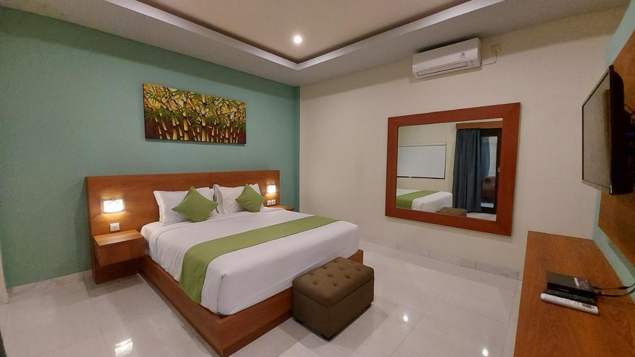 The New Moon Seminyak Hotell Exteriör bild