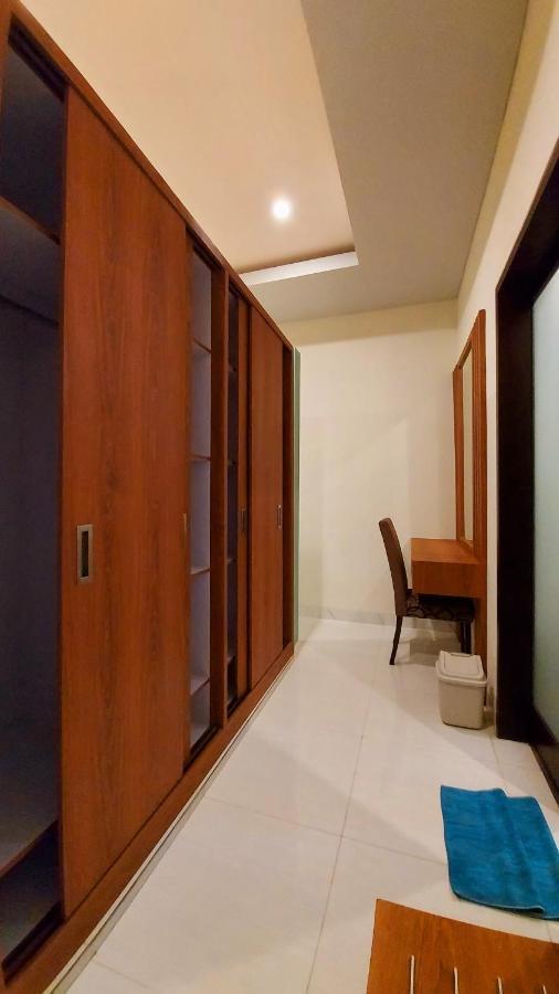The New Moon Seminyak Hotell Exteriör bild
