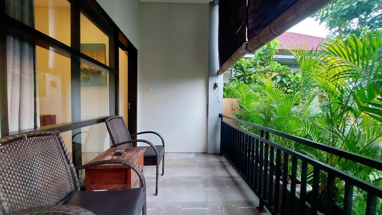 The New Moon Seminyak Hotell Exteriör bild