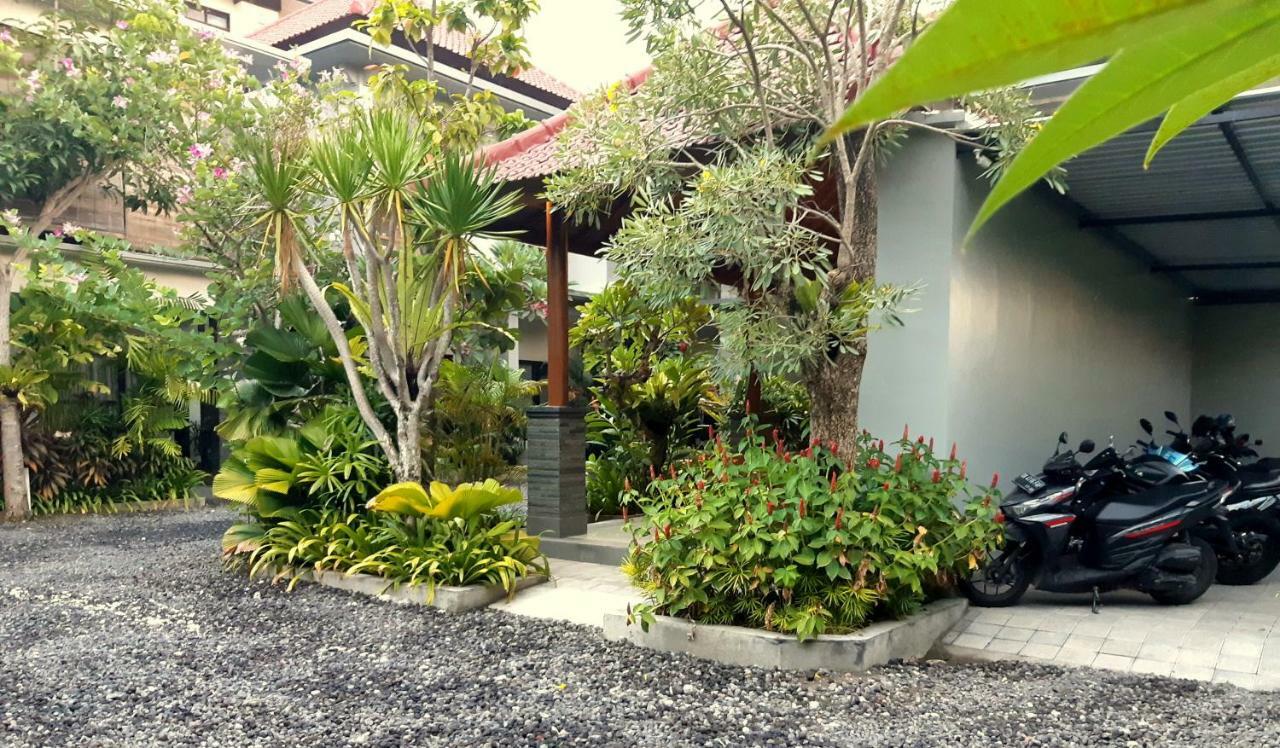 The New Moon Seminyak Hotell Exteriör bild