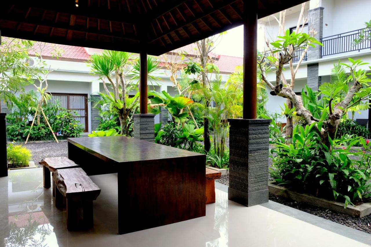 The New Moon Seminyak Hotell Exteriör bild