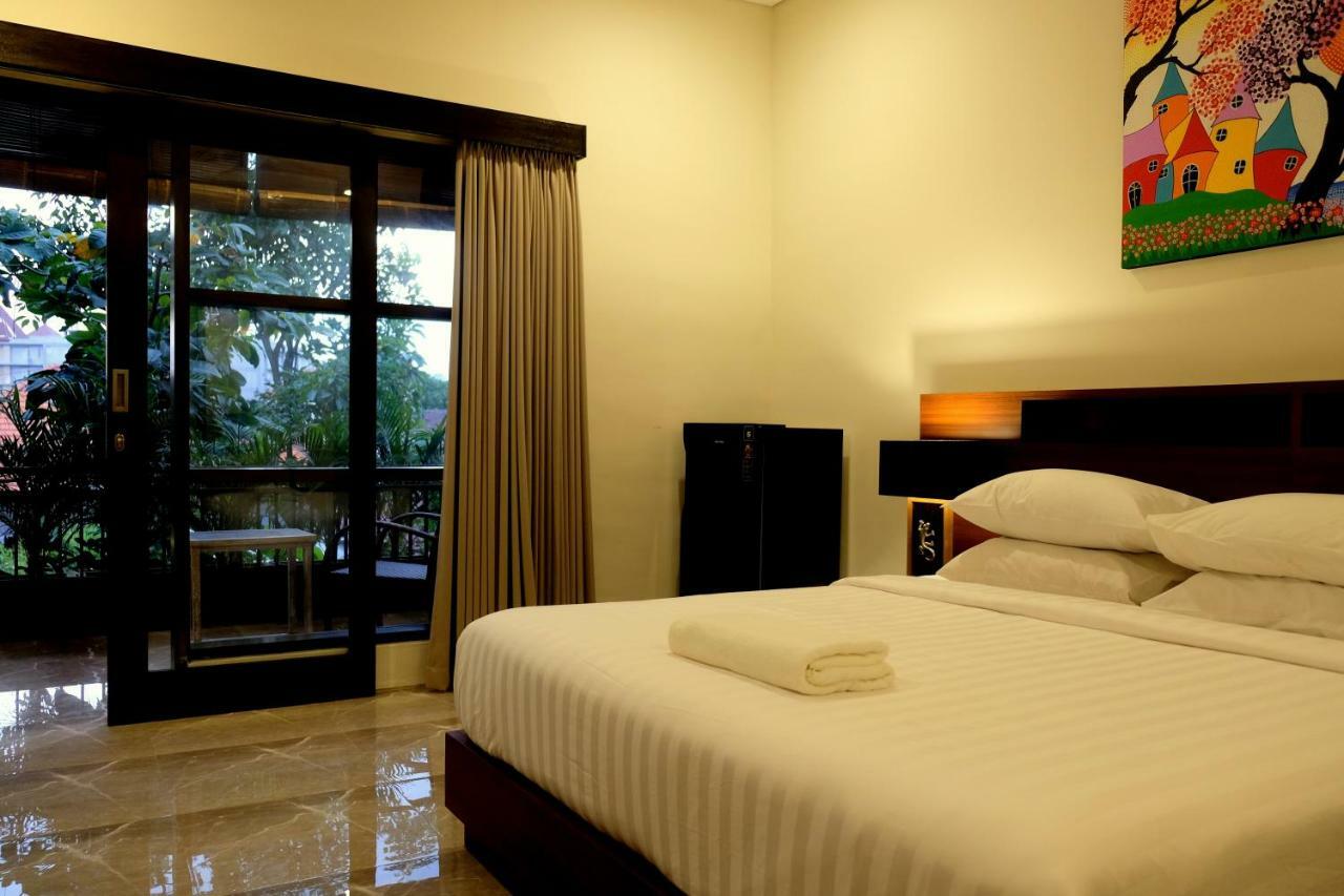 The New Moon Seminyak Hotell Exteriör bild