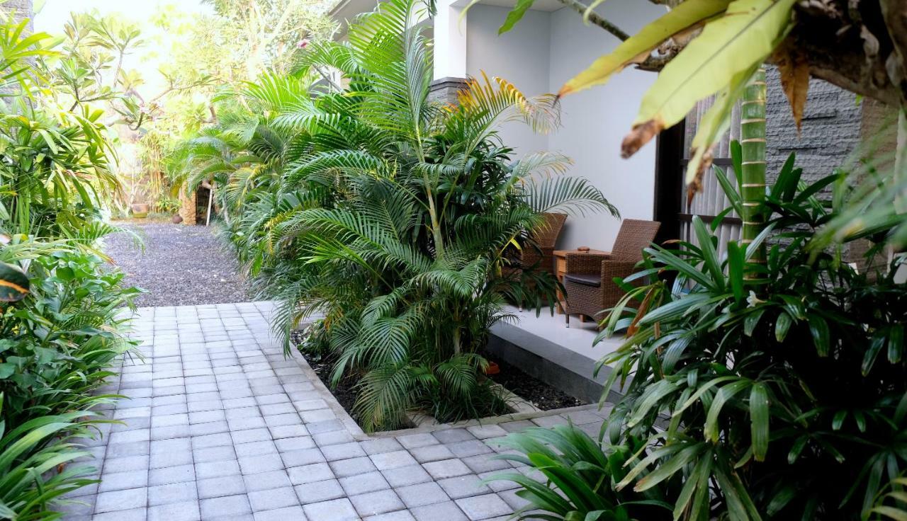 The New Moon Seminyak Hotell Exteriör bild