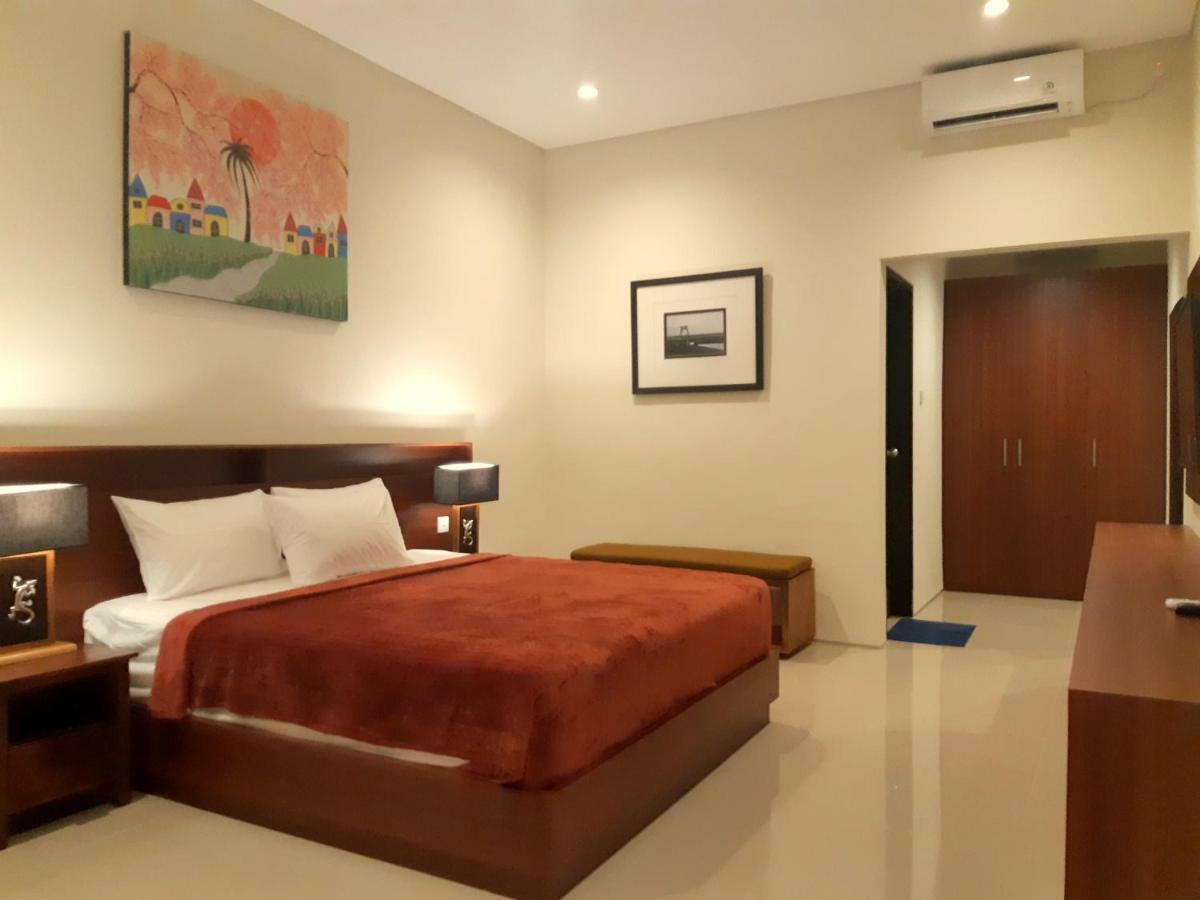 The New Moon Seminyak Hotell Exteriör bild