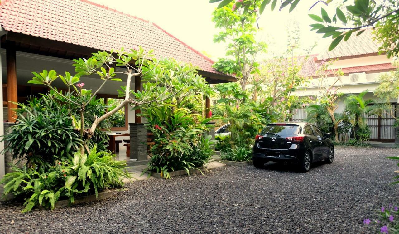 The New Moon Seminyak Hotell Exteriör bild